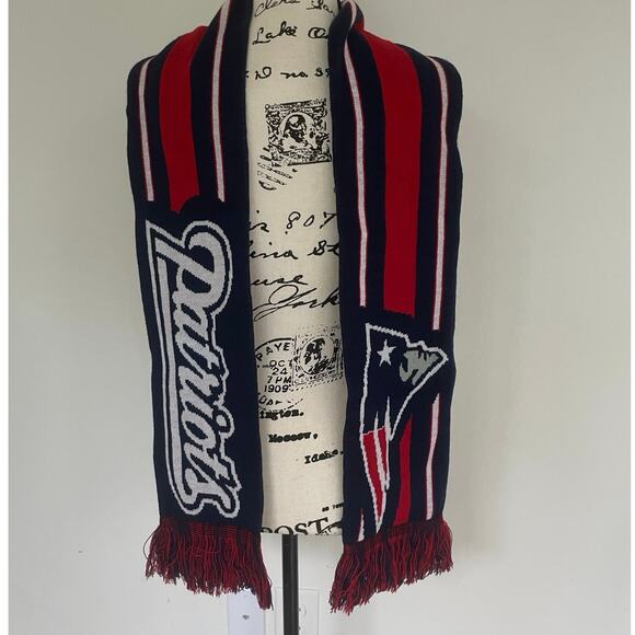 NFL FOOTBALL NEW ENGLAND PATRIOTS SCARF REVERSIBLE WINTER FANATIC APPAREL ICONIC - Picture 1 of 9